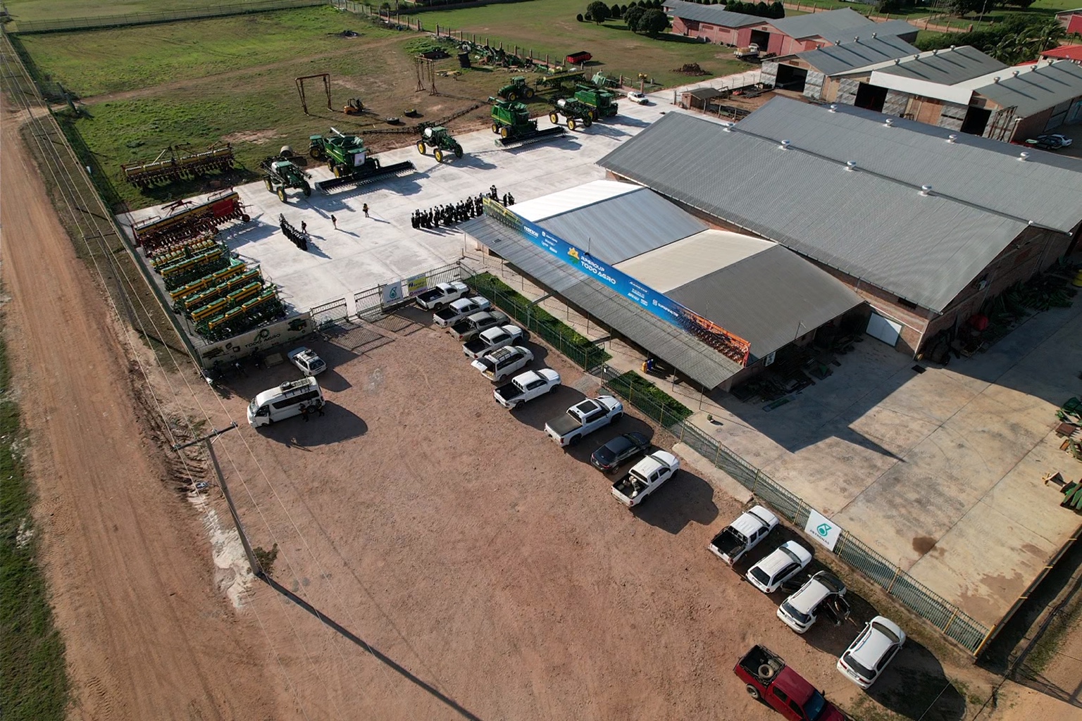 Vista aérea actual de las instalaciones, maquinaria y vehículos de RPGROUP TODO AGRO