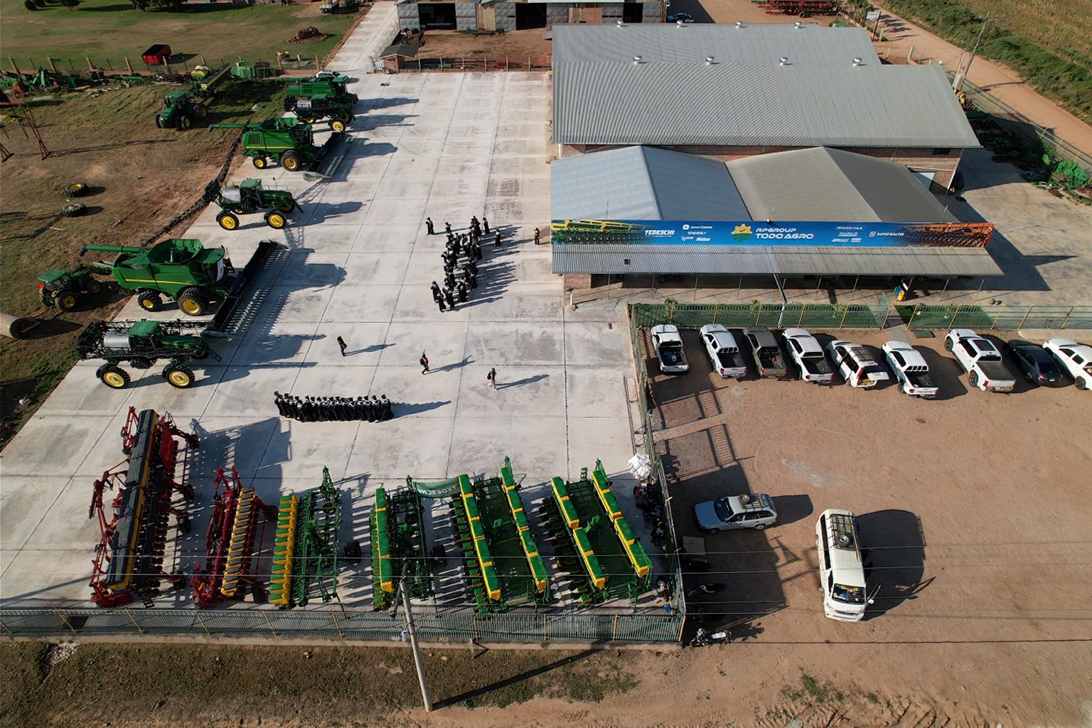 Vista superior actual de la exposición de maquinaria y del equipo de RPGROUP TODO AGRO